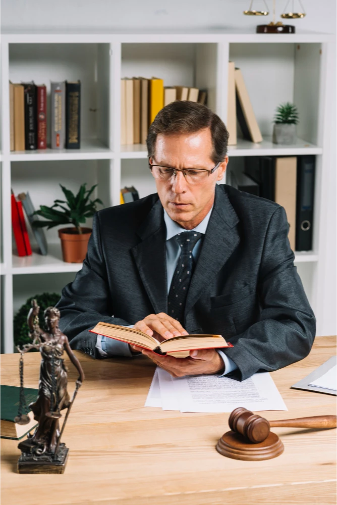 Personal Injury Settlement vs. Court Award: Understanding the Key Differences