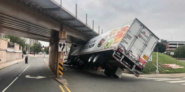 Do I Have To File a Police Report After a Truck Accident in Houston?