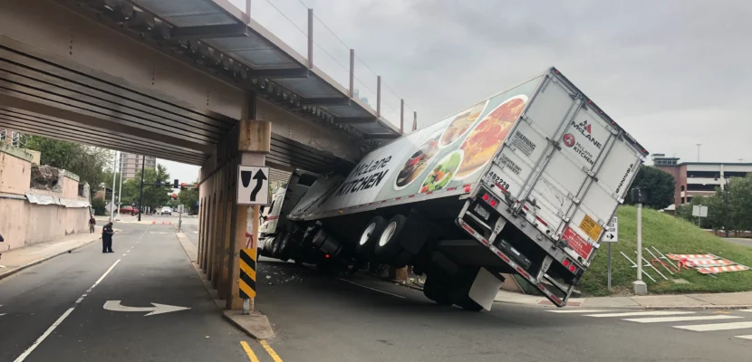 Do I Have To File a Police Report After a Truck Accident in Houston?